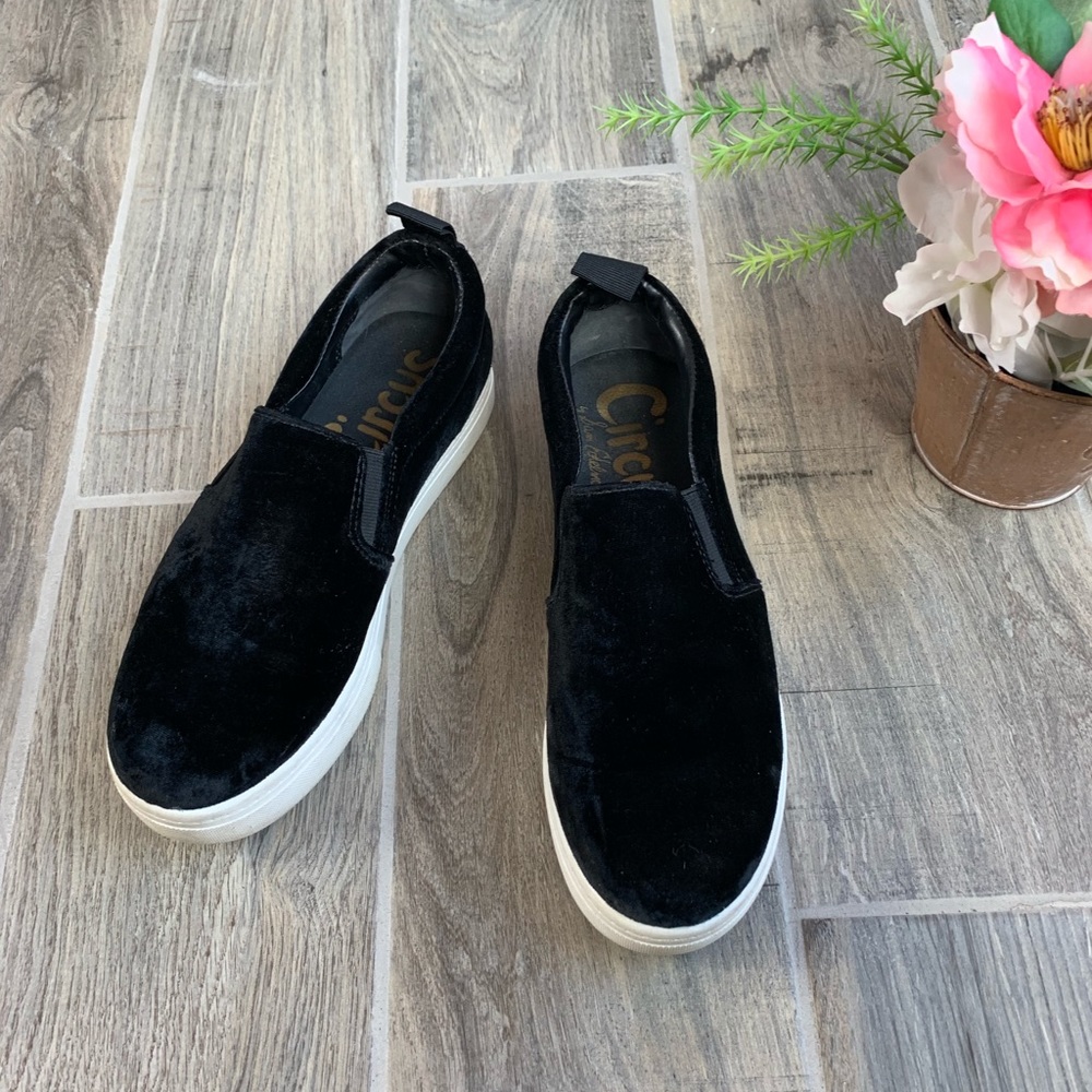 SOLD 💥Circus Sam Edelman Black Velvet Sneakers